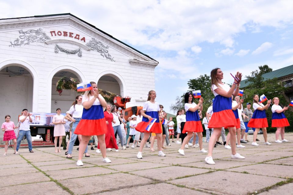День России отметили в Свердловске! День России отметили в Свердловске!
