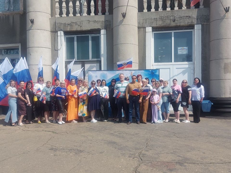 В Ровеньках и прилегающих поселках прошли мероприятия в честь Дня России В Ровеньках и прилегающих поселках прошли мероприятия в честь Дня России