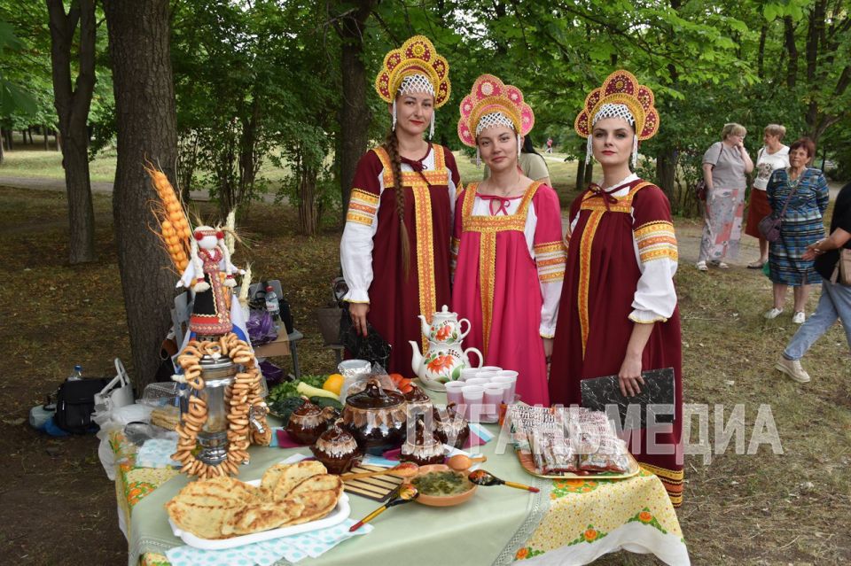 В Первомайске ко Дню России в парке Чихачева был организован фестиваль-конкурс «Кухня регионов России» В Первомайске ко Дню России в парке Чихачева был организован фестиваль-конкурс «Кухня регионов России»