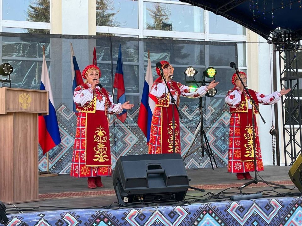 Праздничный концерт ко Дню России Праздничный концерт ко Дню России