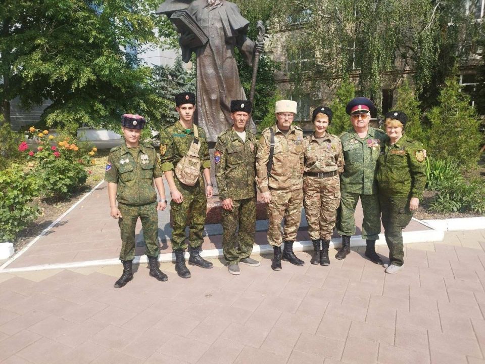 Казаки городского казачьего общества «Станица Алчевская» приняли участие в Первом Большом круге донских казаков ЛНР Казаки городского казачьего общества «Станица Алчевская» приняли участие в Первом Большом круге донских казаков ЛНР