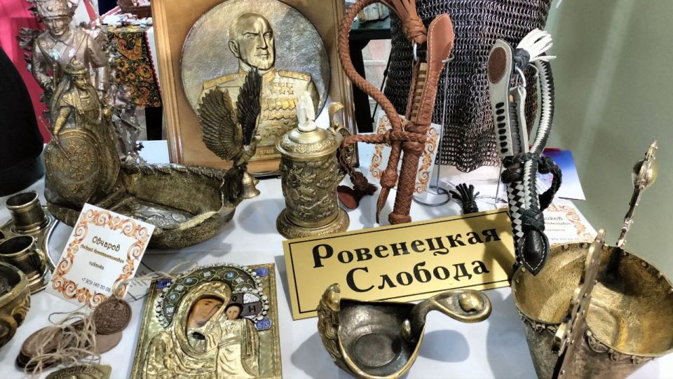 Сегодня первый заместитель Главы городского округа город Ровеньки Татьяна Хрипачева вместе с сотрудниками Администрации городского округа город Ровеньки, Республиканского центра социальной защиты населения в г. Ровеньки... Сегодня первый заместитель Главы городского округа город Ровеньки Татьяна Хрипачева вместе с сотрудниками Администрации городского округа город Ровеньки, Республиканского центра социальной защиты населения в г. Ровеньки...