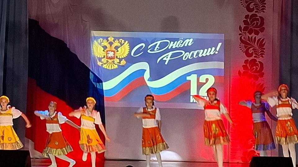 Праздничный концерт для жителей города Счастье, посвященный Дню России Праздничный концерт для жителей города Счастье, посвященный Дню России