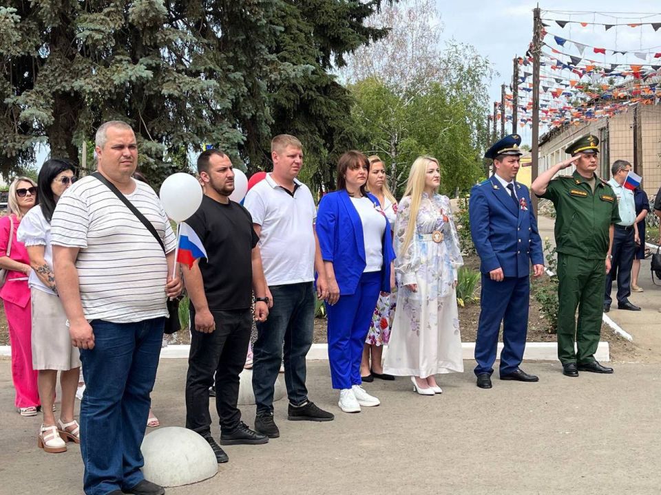 Сегодня на площади Администрации Марковского муниципального округа состоялся торжественный митинг в честь празднования Дня России Сегодня на площади Администрации Марковского муниципального округа состоялся торжественный митинг в честь празднования Дня России