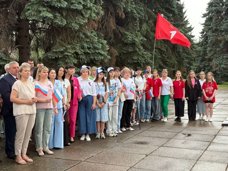 Состоялась торжественная церемония поднятия Государственного флага Российской Федерации, посвященная Дню России Состоялась торжественная церемония поднятия Государственного флага Российской Федерации, посвященная Дню России