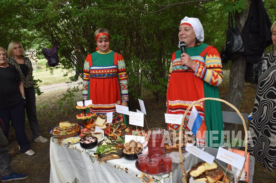 В Первомайске ко Дню России в парке Чихачева был организован фестиваль-конкурс «Кухня регионов России» В Первомайске ко Дню России в парке Чихачева был организован фестиваль-конкурс «Кухня регионов России»