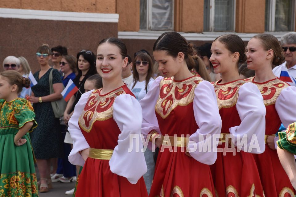 В Стаханове прошло празднование Дня России В Стаханове прошло празднование Дня России