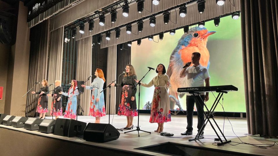 Альберт Зинченко: Сегодня в стенах Станично-Луганского Дворца культуры царила по-настоящему праздничная атмосфера! Мы собрались вместе, чтобы отпраздновать День России – праздник, который объединяет всех, кто гордится... Альберт Зинченко: Сегодня в стенах Станично-Луганского Дворца культуры царила по-настоящему праздничная атмосфера! Мы собрались вместе, чтобы отпраздновать День России – праздник, который объединяет всех, кто гордится...
