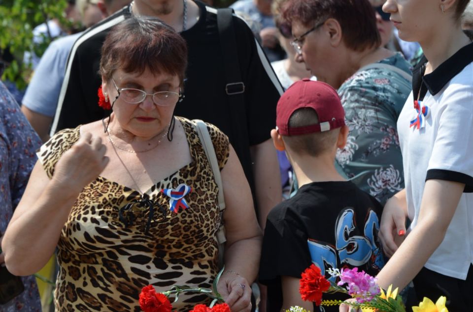 12 июня в Краснодоне, в рамках празднования Дня России, состоялось знаковое событие — заложен камень на месте, где планируется установить памятник погибшим Героям специальной военной операции 12 июня в Краснодоне, в рамках празднования Дня России, состоялось знаковое событие — заложен камень на месте, где планируется установить памятник погибшим Героям специальной военной операции