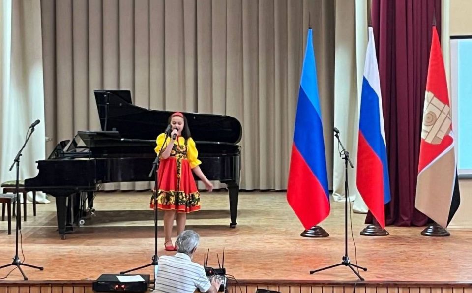В Алчевской детской музыкальной школе №1 имени Ивана Алчевского состоялся концерт, посвященный Дню России В Алчевской детской музыкальной школе №1 имени Ивана Алчевского состоялся концерт, посвященный Дню России