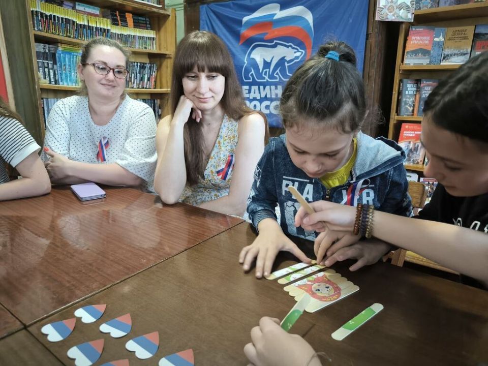 В Доме культуры посёлка городского типа Дубовский состоялась познавательная программа «Моя Великая страна», посвященная Дню России В Доме культуры посёлка городского типа Дубовский состоялась познавательная программа «Моя Великая страна», посвященная Дню России