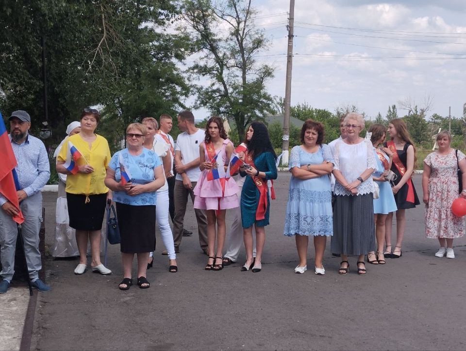 В Ровеньках и прилегающих поселках прошли мероприятия в честь Дня России В Ровеньках и прилегающих поселках прошли мероприятия в честь Дня России