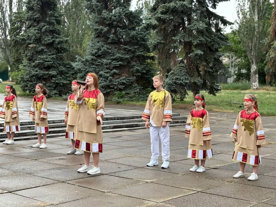 Состоялась торжественная церемония поднятия Государственного флага Российской Федерации, посвященная Дню России Состоялась торжественная церемония поднятия Государственного флага Российской Федерации, посвященная Дню России