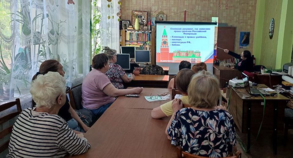 Ко Дню России в Антрацитовском комплексном центре социального обслуживания населения (предоставления социальных») студенты «Университета третьего возраста» приняли участие в викторине «Знай свое Отечество» Ко Дню России в Антрацитовском комплексном центре социального обслуживания населения (предоставления социальных») студенты «Университета третьего возраста» приняли участие в викторине «Знай свое Отечество»