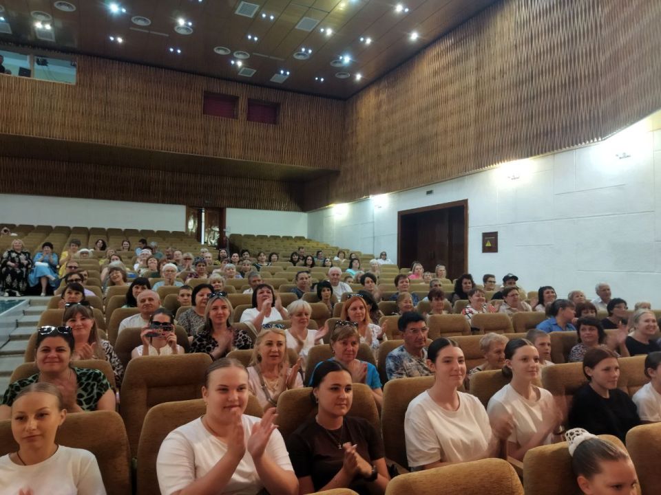 Сегодня в Ровеньках прошел праздничный концерт Государственного автономного учреждения Республики Коми «Коми Республиканская академия филармония», посвященный Дню России Сегодня в Ровеньках прошел праздничный концерт Государственного автономного учреждения Республики Коми «Коми Республиканская академия филармония», посвященный Дню России