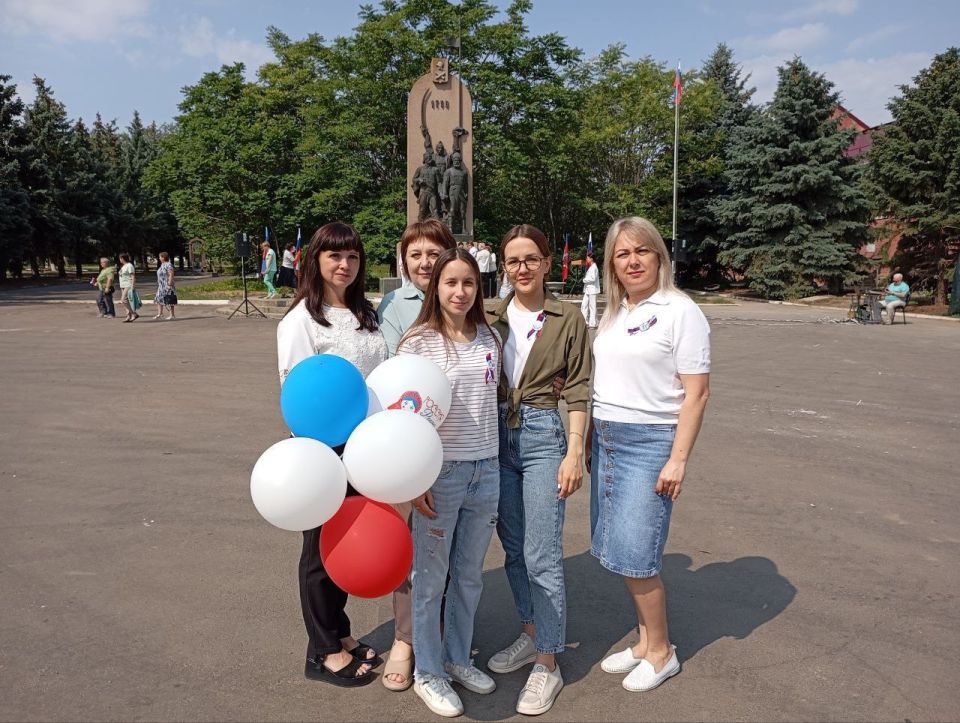 Славяносербское отделение МФЦ поздоравляет Славяносербское отделение МФЦ поздоравляет