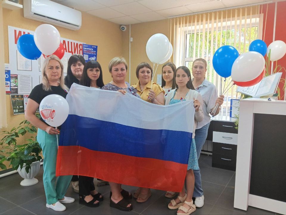 Славяносербское отделение МФЦ поздоравляет Славяносербское отделение МФЦ поздоравляет
