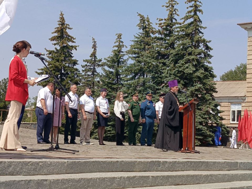 12 июня, в нашем городе у Мемориала «Слава», состоялось торжественное мероприятие, приуроченное ко Дню России 12 июня, в нашем городе у Мемориала «Слава», состоялось торжественное мероприятие, приуроченное ко Дню России
