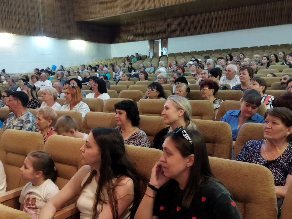 Сегодня в Ровеньках прошел праздничный концерт Государственного автономного учреждения Республики Коми «Коми Республиканская академия филармония», посвященный Дню России Сегодня в Ровеньках прошел праздничный концерт Государственного автономного учреждения Республики Коми «Коми Республиканская академия филармония», посвященный Дню России