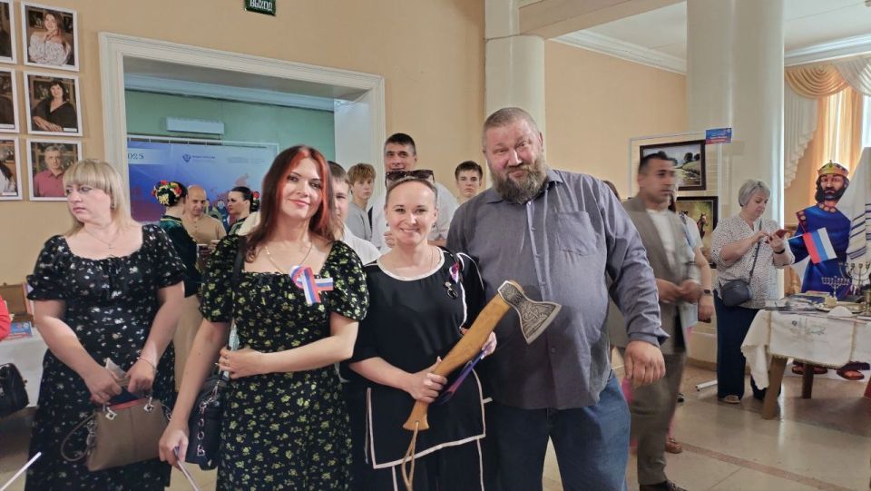 Сегодня первый заместитель Главы городского округа город Ровеньки Татьяна Хрипачева вместе с сотрудниками Администрации городского округа город Ровеньки, Республиканского центра социальной защиты населения в г. Ровеньки... Сегодня первый заместитель Главы городского округа город Ровеньки Татьяна Хрипачева вместе с сотрудниками Администрации городского округа город Ровеньки, Республиканского центра социальной защиты населения в г. Ровеньки...