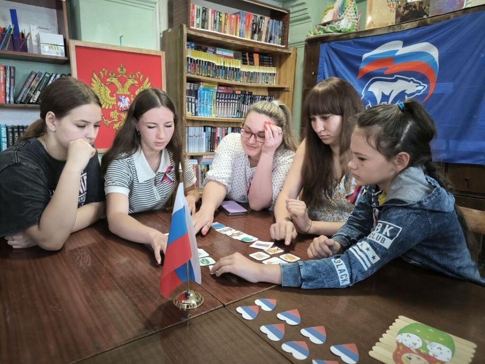 В Доме культуры посёлка городского типа Дубовский состоялась познавательная программа «Моя Великая страна», посвященная Дню России В Доме культуры посёлка городского типа Дубовский состоялась познавательная программа «Моя Великая страна», посвященная Дню России