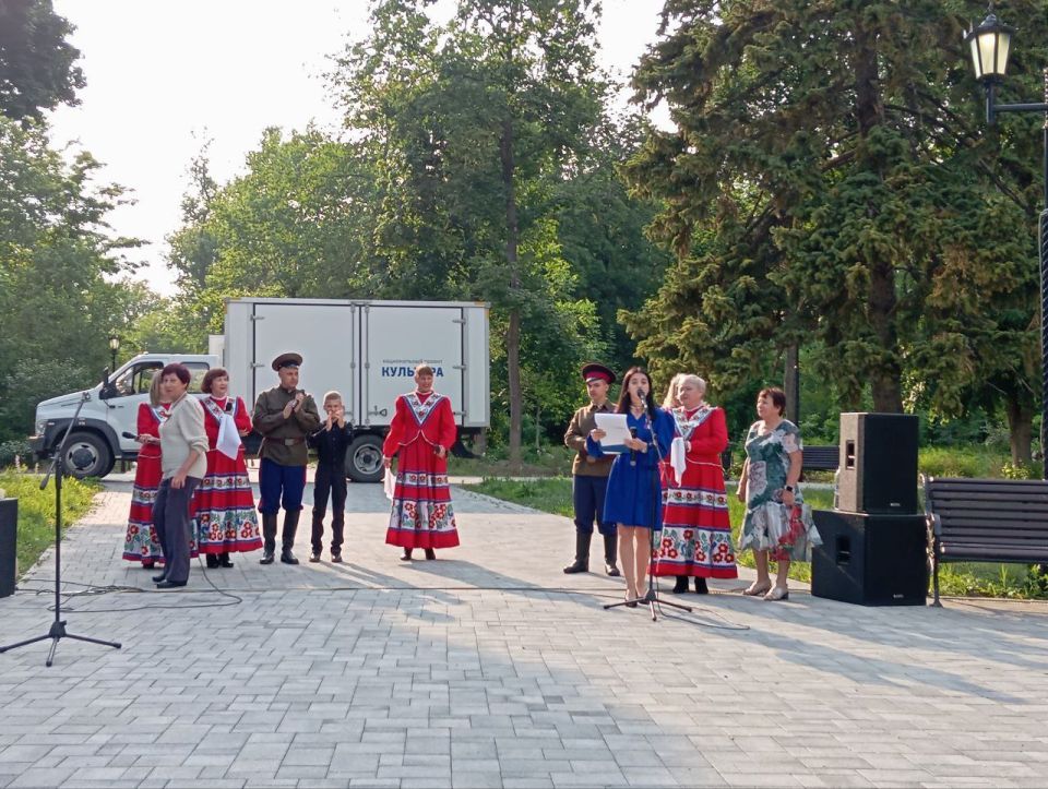 В рамках празднования Дня России в Антраците прошли праздничные концертные программы В рамках празднования Дня России в Антраците прошли праздничные концертные программы