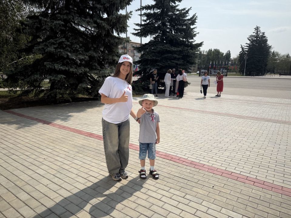 День России в Кировске.. В День России в Кировске активисты местного отделения партии «Единая Россия» и молодёжь города организовали праздничное мероприятие под названием «Я люблю Россию». На улицах Кировска активисты... День России в Кировске.. В День России в Кировске активисты местного отделения партии «Единая Россия» и молодёжь города организовали праздничное мероприятие под названием «Я люблю Россию». На улицах Кировска активисты...