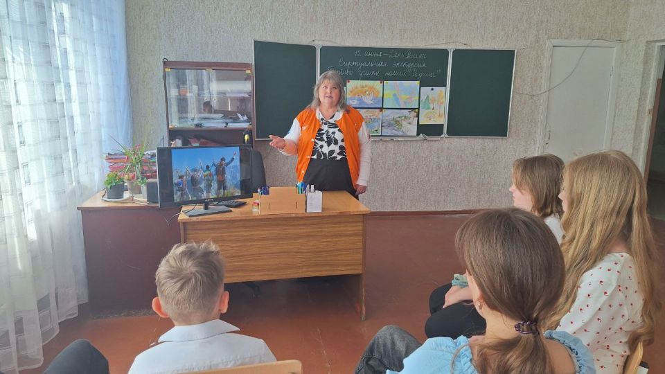 В Пархоменковском УВК №30 отметили День России В Пархоменковском УВК №30 отметили День России