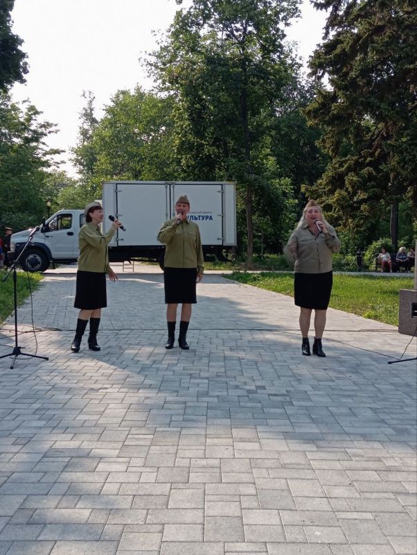 В рамках празднования Дня России в Антраците прошли праздничные концертные программы В рамках празднования Дня России в Антраците прошли праздничные концертные программы