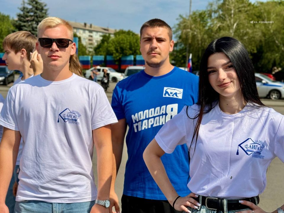 МЫ РАЗВЕРНУЛИ САМЫЙ БОЛЬШОЙ ФЛАГ РОССИИ! МЫ РАЗВЕРНУЛИ САМЫЙ БОЛЬШОЙ ФЛАГ РОССИИ!