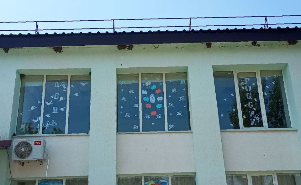 Меловский центральный Дом культуры присоединились к Всероссийской акции «Окна России» Меловский центральный Дом культуры присоединились к Всероссийской акции «Окна России»