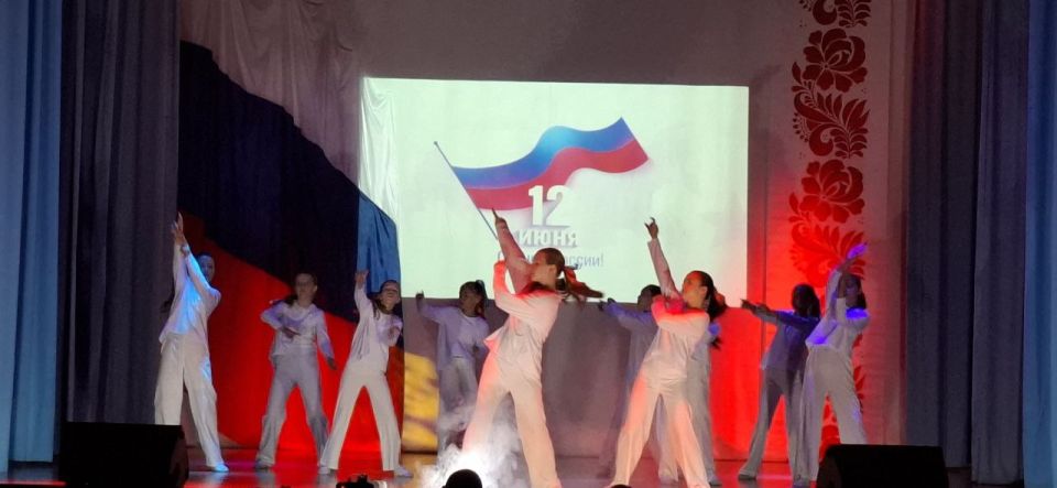Праздничный концерт для жителей города Счастье, посвященный Дню России Праздничный концерт для жителей города Счастье, посвященный Дню России