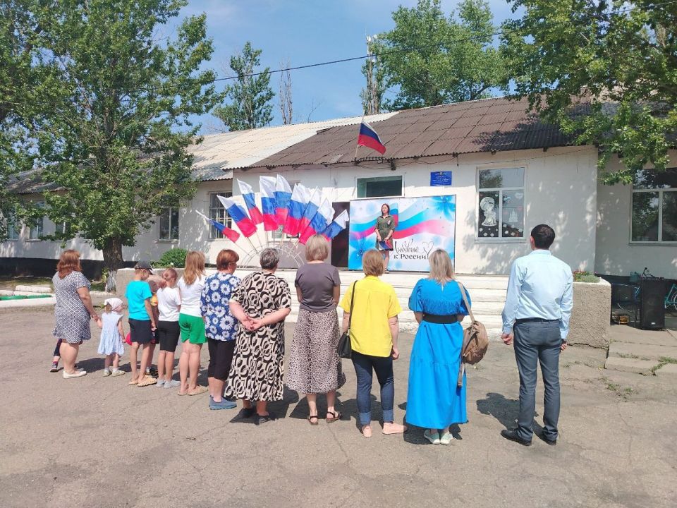 В Ровеньках и прилегающих поселках прошли мероприятия в честь Дня России В Ровеньках и прилегающих поселках прошли мероприятия в честь Дня России