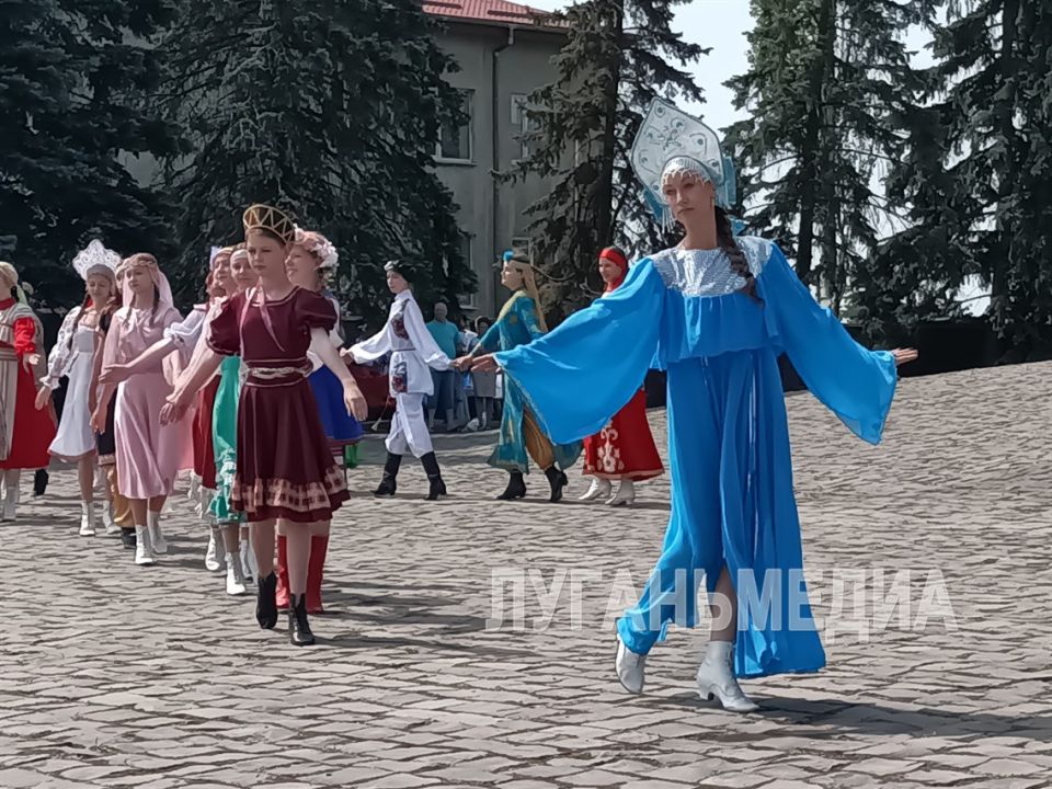 У Мемориального комплекса «Слава» 12 июня состоялся торжественный митинг, посвященный Дню России У Мемориального комплекса «Слава» 12 июня состоялся торжественный митинг, посвященный Дню России