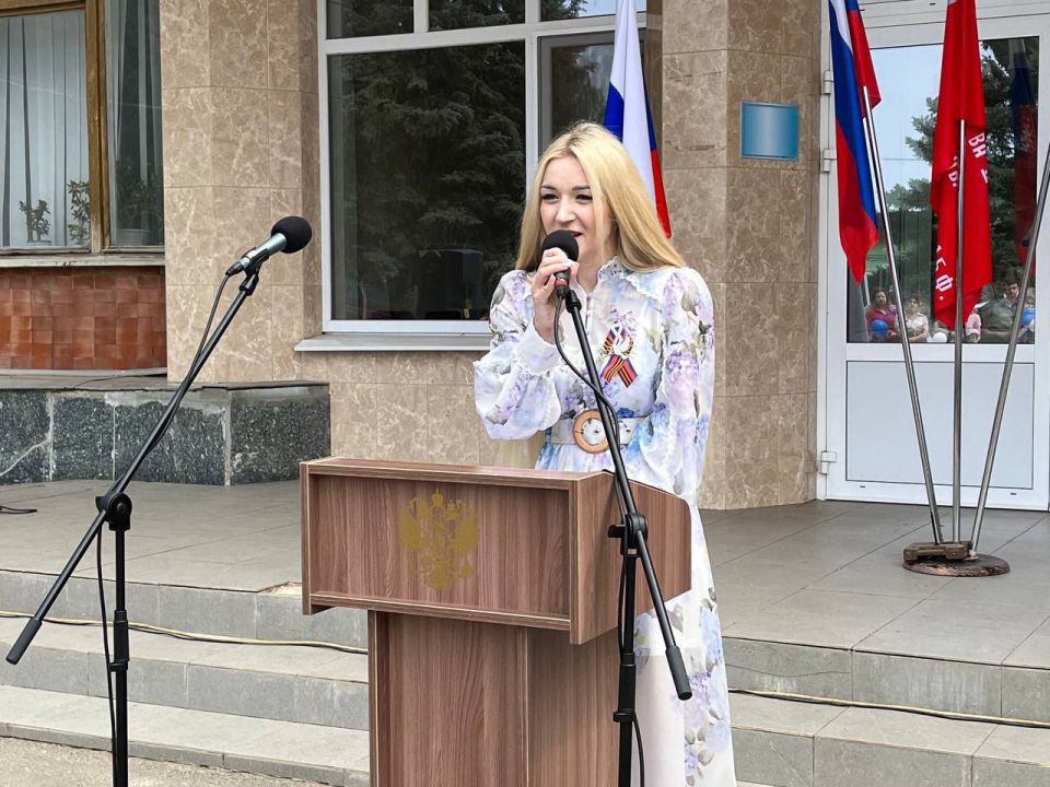 Сегодня на площади Администрации Марковского муниципального округа состоялся торжественный митинг в честь празднования Дня России Сегодня на площади Администрации Марковского муниципального округа состоялся торжественный митинг в честь празднования Дня России