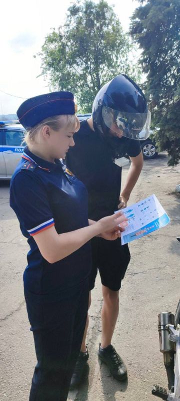 Сотрудники ОГИБДД ОМВД России "Антрацитовский" провели разъяснительные беседы с водителями мотоциклов и мопедов Сотрудники ОГИБДД ОМВД России "Антрацитовский" провели разъяснительные беседы с водителями мотоциклов и мопедов