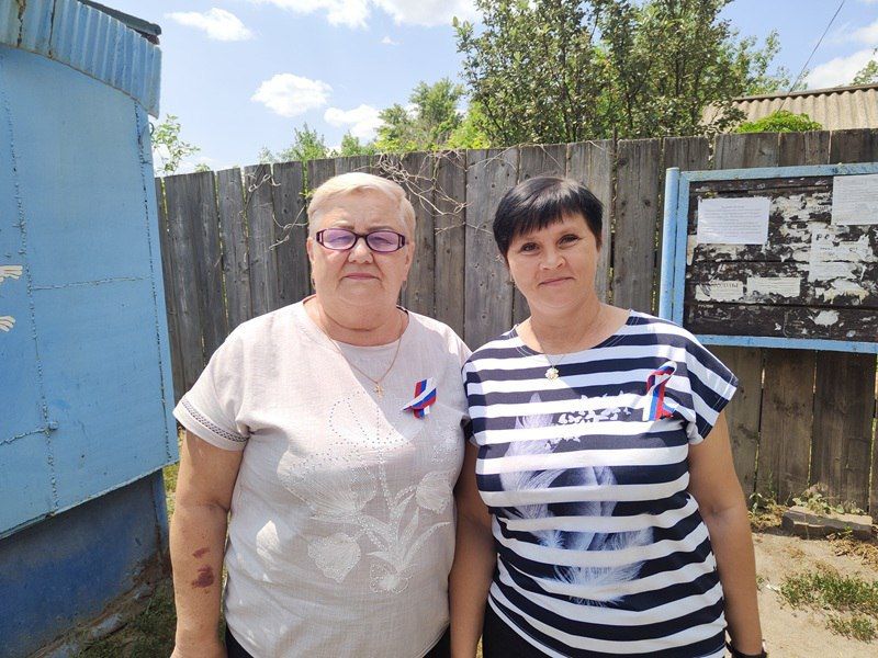 Активисты «Единой России» провели патриотическую акцию ко Дню России Активисты «Единой России» провели патриотическую акцию ко Дню России