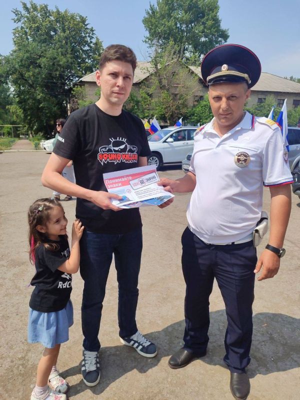 В праздничный день сотрудники Госавтоинспекции ОМВД России «Брянковский» провели профилактические беседы с участниками дорожного движения В праздничный день сотрудники Госавтоинспекции ОМВД России «Брянковский» провели профилактические беседы с участниками дорожного движения