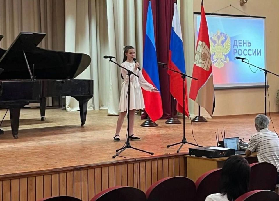 В Алчевской детской музыкальной школе №1 имени Ивана Алчевского состоялся концерт, посвященный Дню России В Алчевской детской музыкальной школе №1 имени Ивана Алчевского состоялся концерт, посвященный Дню России