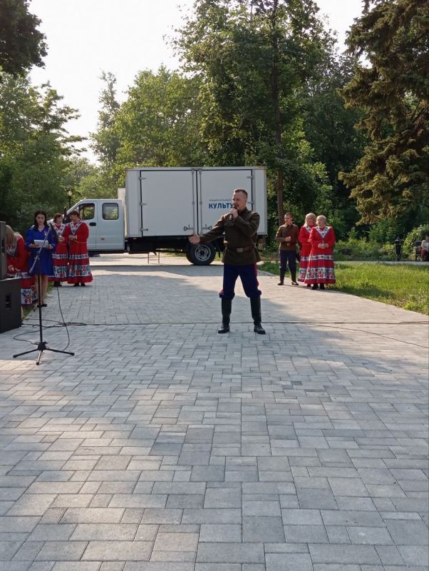 В рамках празднования Дня России в Антраците прошли праздничные концертные программы В рамках празднования Дня России в Антраците прошли праздничные концертные программы