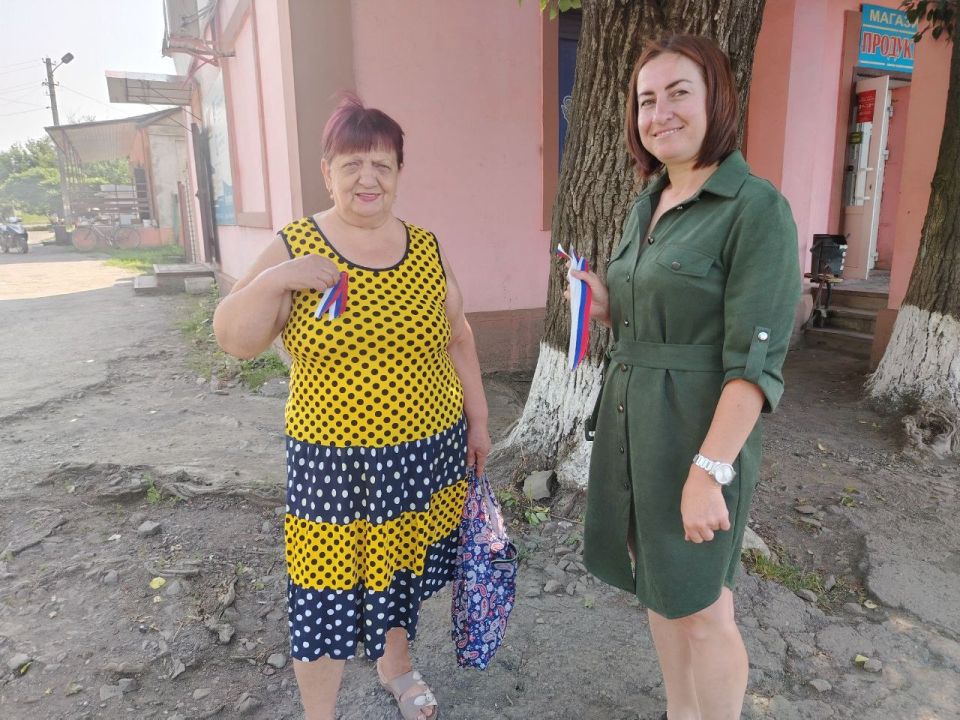 В Ровеньках и прилегающих поселках прошли мероприятия в честь Дня России В Ровеньках и прилегающих поселках прошли мероприятия в честь Дня России