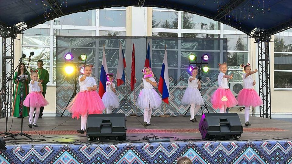 Праздничный концерт ко Дню России Праздничный концерт ко Дню России