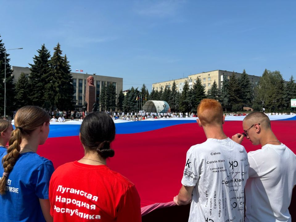 60-метровый флаг России в Антраците?! 60-метровый флаг России в Антраците?!