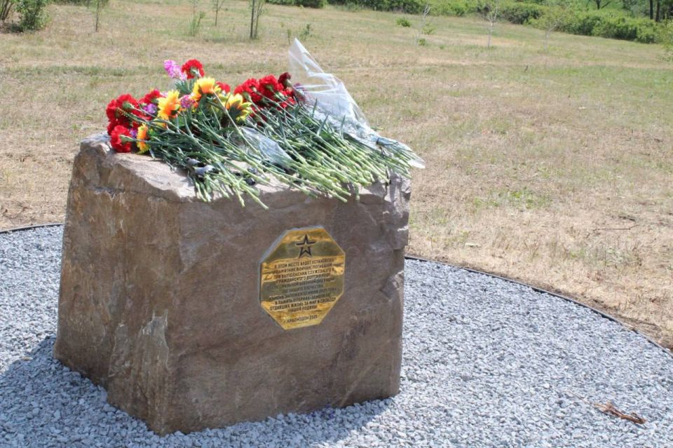 Закладка камня под основание будущего памятника жителям округа, погибшим в ходе специальной военной операции, состоялась в Краснодоне в День России Закладка камня под основание будущего памятника жителям округа, погибшим в ходе специальной военной операции, состоялась в Краснодоне в День России
