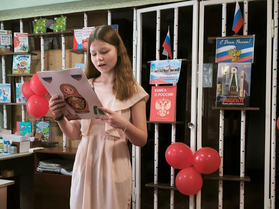 В Доме культуры посёлка городского типа Дубовский состоялась познавательная программа «Моя Великая страна», посвященная Дню России В Доме культуры посёлка городского типа Дубовский состоялась познавательная программа «Моя Великая страна», посвященная Дню России