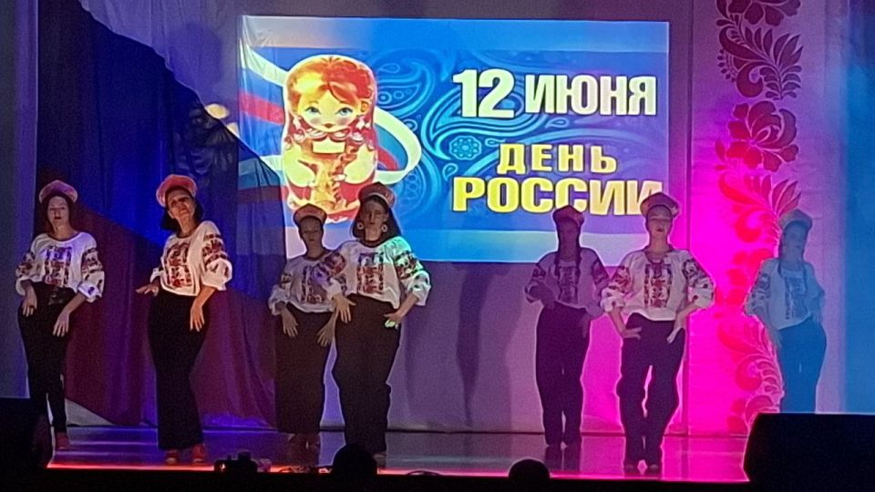 Праздничный концерт для жителей города Счастье, посвященный Дню России Праздничный концерт для жителей города Счастье, посвященный Дню России