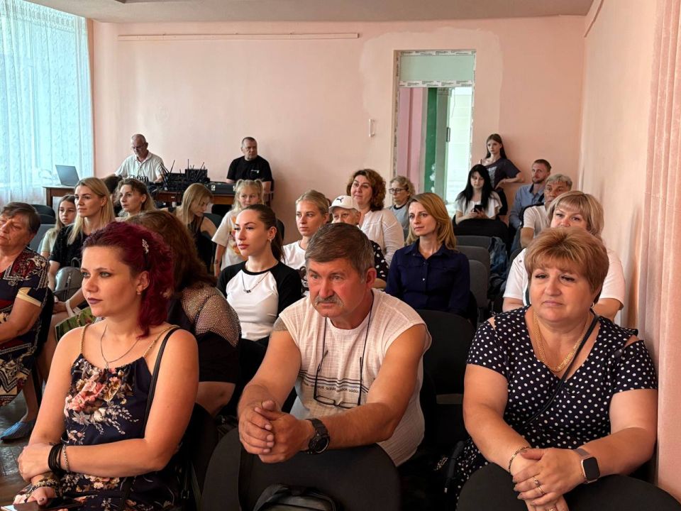 В День России в Красном Луче прошёл праздничный концерт, посвященный государственному празднику В День России в Красном Луче прошёл праздничный концерт, посвященный государственному празднику
