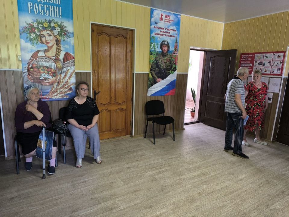 В селе Рафайловка специалисты ГБУ ЛНР "МФЦ" города Антрацита и Антрацитовского района провели выездной приём граждан В селе Рафайловка специалисты ГБУ ЛНР "МФЦ" города Антрацита и Антрацитовского района провели выездной приём граждан