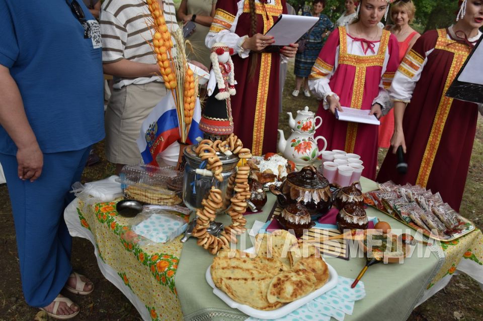 В Первомайске ко Дню России в парке Чихачева был организован фестиваль-конкурс «Кухня регионов России» В Первомайске ко Дню России в парке Чихачева был организован фестиваль-конкурс «Кухня регионов России»