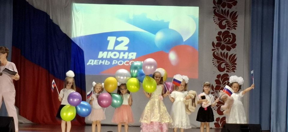 Праздничный концерт для жителей города Счастье, посвященный Дню России Праздничный концерт для жителей города Счастье, посвященный Дню России